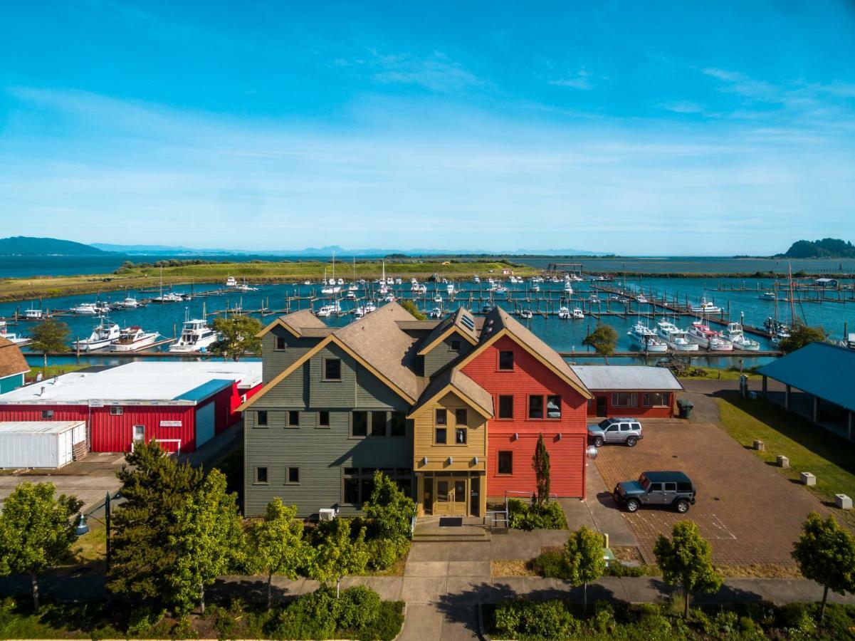 At The Helm Hotel Ilwaco 外观 照片